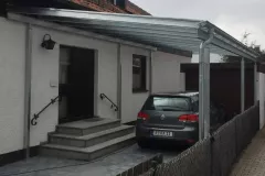 Carport-mit-Glaseindeckung