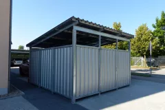 Muelltonneneinhausung-verzinkt-mit-Trapezbleche-und-Tuere-scaled