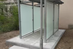 Raucherunterstand-mit-Seitenverglasung