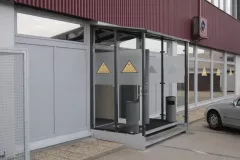 Raucherunterstand-mit-Treppenaufgang-klein-scaled