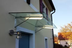 Eingangsueberdachung-mit-verzinkten-Stahlkonsolen