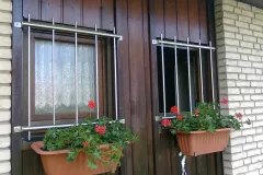 Fenstergitter-aus-Edelstahl-mit-Sicherheitsschrauben