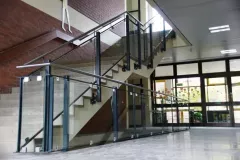 Treppengelaender-Obertraubling-Grundschule