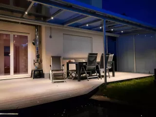 Terrassenueberdachung aus Stahl verzinkt mit Unterbeschattung-Seitenverglasung und LED-Beleuchtung