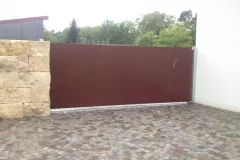 Schiebetor-mit-Cortenstahl-Verkleidung