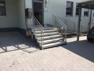 Treppe mit integrierter Rampe